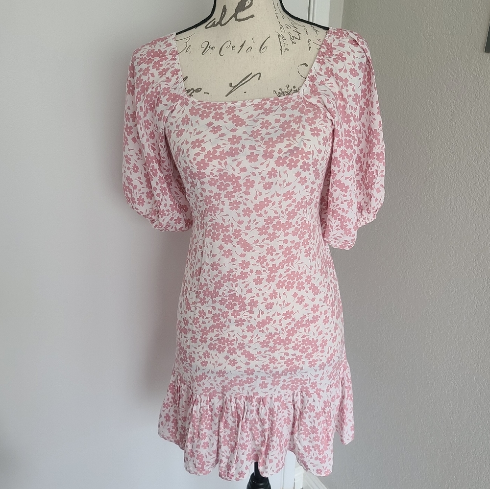 NWOT Floral Puff Sleeve Dress